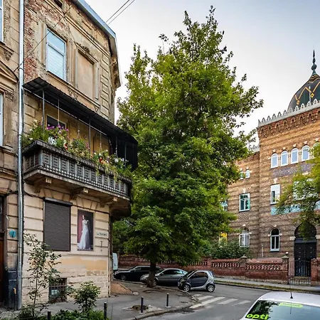 Apartment Leontovycha *